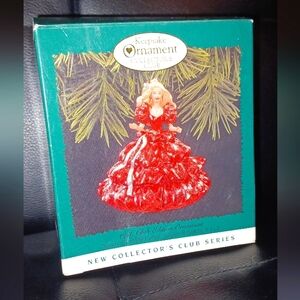 Hallmark Keepsake Ornament 1996 Based on Vintage 1988 Happy Holiday Barbie